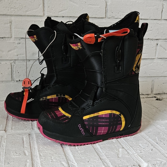 capita birds of a feather snowboard for sale Capita Women's Birds Of A Feather Snowboard 2026 150